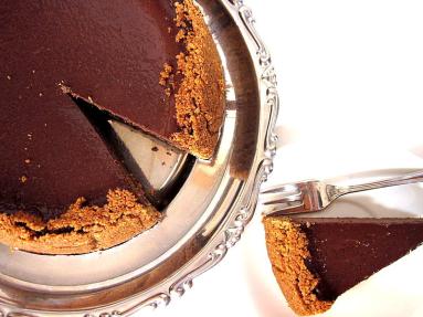 Sernik czekoladowo-orzechowy