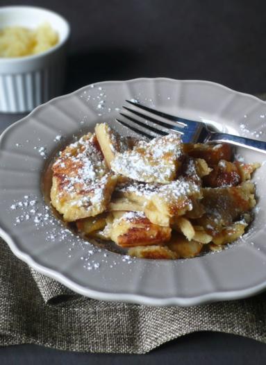 Śniadanie do łóżka #30: Kaiserschmarrn- austriacki omlet z domowym musem jabłkowym