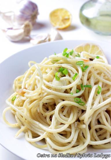 Spaghetti Aglio E Olio - spaghetti z oliwą i czosnkiem