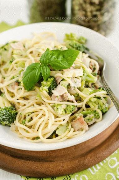 Spaghetti z brokułami i mascarpone