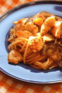 Spaghetti z grilowanym kurczakiem i bakłażanem