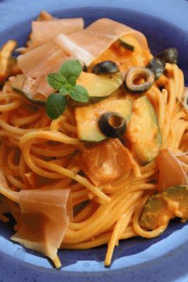 Spaghetti z mascarpone i szynką dojrzewającą