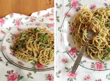 Spaghetti z pietruszkowo-czosnkowym pesto na ostro