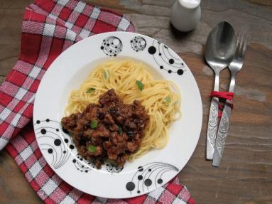 Spaghetti z żurawinowym sosem  bolońskim