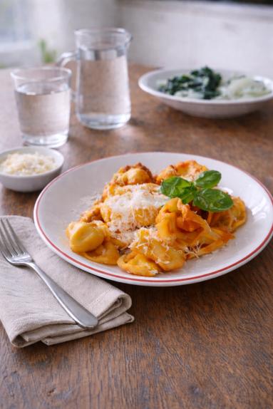 Tortellini z sosem ragù 