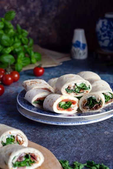 Tortilla z boczkiem i prażoną cebulką