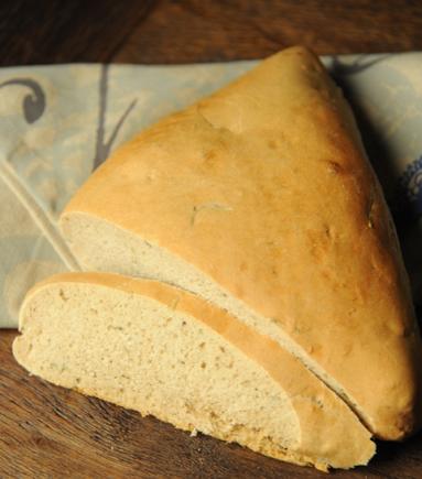 Trójkątny chleb z rozmarynem