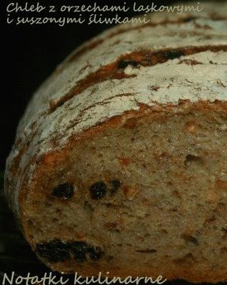 Chleb z orzechami laskowymi i suszonymi śliwkami (ciasto)