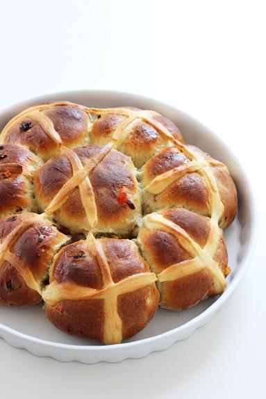 Wielkanocne bułeczki hot cross buns