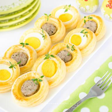 Wielkanocne przekąski w cieście francuskim