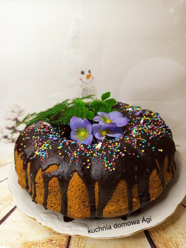 Wilgotna babka na oleju i śmietanie z makiem