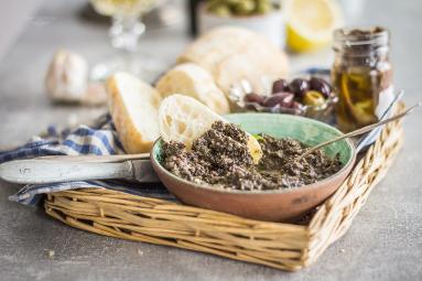 Włoska tapenada z oliwek i anchois