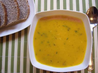 Włoska zupa z dyni, pomarańczy i tymianku