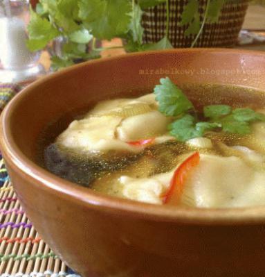 Zupa chili z krewetkowymi pierożkami wonton (zupa)