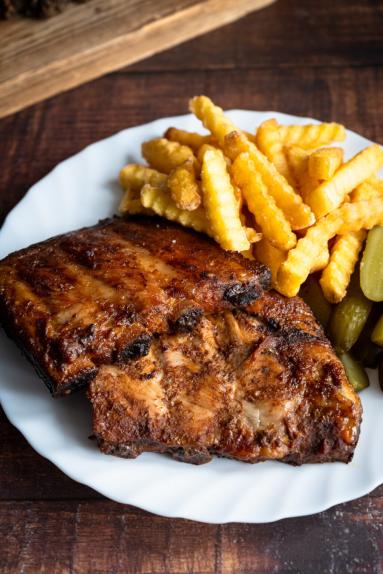 Żeberka BBQ – przepis na najlepsze pieczone żeberka