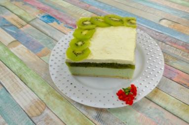 Zielone ciasto z kiwi bez pieczenia + film