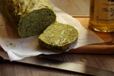 zielony chleb z udziałem szpinaku