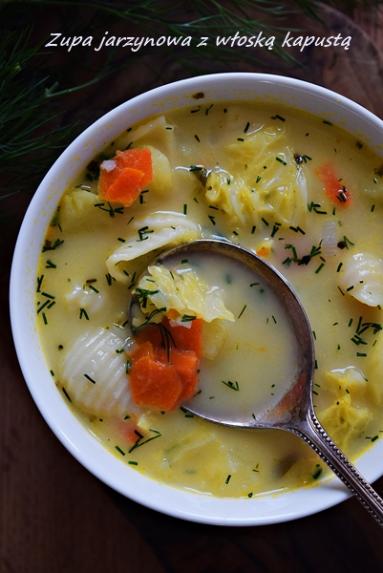 Zupa jarzynowa z włoską kapustą 