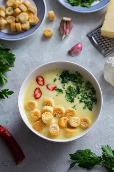 Zupa krem z czosnkiem i ziemniakami