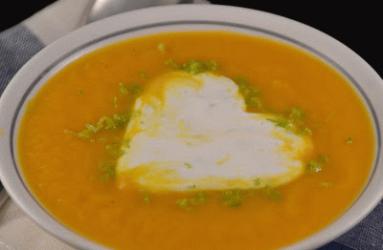 Zupa krem z marchwi z curry i imbirem