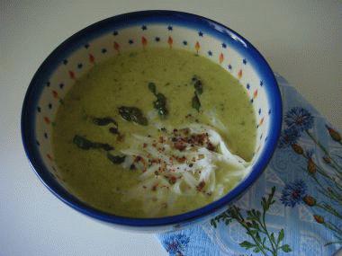 Zupa szparagowa z bazylią