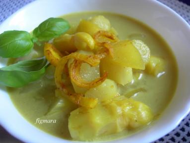 Zupa szparagowa z curry i mlekiem kokosowym