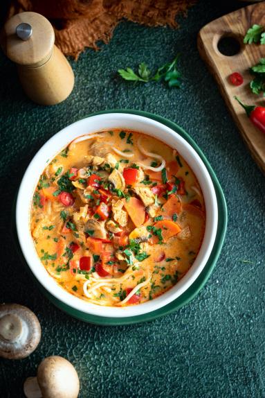 Zupa tajska z kurczakiem