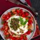 Burrata z szałwiowym pesto i pomidorami Burrata z szałwiowym pesto i pomidorami
