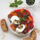 Caprese. Pomidory w roli głównej. Sezonowo od A do M Caprese. Pomidory w roli głównej. Sezonowo od A do M