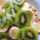 Crunchy z maślanką, bananem, kiwi i miodem Crunchy z maślanką, bananem, kiwi i miodem