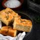 Focaccia na zaczynie poolish z rozmarynem Focaccia na zaczynie poolish z rozmarynem