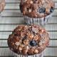 Kakaowe muffiny pełnoziarniste z owocami Kakaowe muffiny pełnoziarniste z owocami