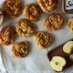 Kanelsnurrer - cynamonowe zawijańce z jabłkiem Kanelsnurrer - cynamonowe zawijańce z jabłkiem