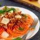 Low-carb spaghetti z marchewki z sosem bolońskim Low-carb spaghetti z marchewki z sosem bolońskim