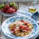 Orecchiette ze świeżymi pomidorami i kaparami Orecchiette ze świeżymi pomidorami i kaparami