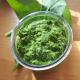 Pesto z czosnku niedźwiedziego z prażonymi migdałami Pesto z czosnku niedźwiedziego z prażonymi migdałami