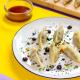 Pierogi gyoza z pieczoną kaczką i sosem z suszonych owoców Pierogi gyoza z pieczoną kaczką i sosem z suszonych owoców