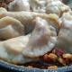 Pierogi parzone na kapuście Pierogi parzone na kapuście