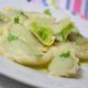Pierogi z nadzieniem z groszku, ziemniaków i fety Pierogi z nadzieniem z groszku, ziemniaków i fety