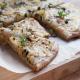 Pizza na razowym cieście, z siemieniem i młodymi ziemniakami Pizza na razowym cieście, z siemieniem i młodymi ziemniakami