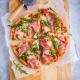 Pizza z gruszką i szynką dojrzewającą Pizza z gruszką i szynką dojrzewającą