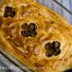 Pot pie z grzybami, gulasz grzybowy zapiekany pod ciastem francuskim Pot pie z grzybami, gulasz grzybowy zapiekany pod ciastem francuskim