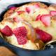 Puding z chałką i truskawkami Puding z chałką i truskawkami