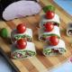 Rollsy z szynką i awokado - koreczki z tortilli Rollsy z szynką i awokado - koreczki z tortilli