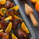 Skrzydełka pieczone w miodzie z pomarańczami, czosnkiem, imbirem i chili Skrzydełka pieczone w miodzie z pomarańczami, czosnkiem, imbirem i chili