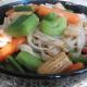 Smażony makaron z warzywami po  chińsku 