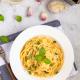 Spaghetti z oliwą, czosnkiem, bazylią i parmezanem Spaghetti z oliwą, czosnkiem, bazylią i parmezanem