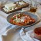 Spaghetti z pesto z pieczonej papryki, z karmelizowaną kukurydzą i fetą Spaghetti z pesto z pieczonej papryki, z karmelizowaną kukurydzą i fetą