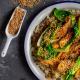 Stir-fry z kapustą pak choi, boczniakami i sosem hoisin Stir-fry z kapustą pak choi, boczniakami i sosem hoisin