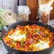 Szakszuka z chorizo, cukinią i ciecierzycą Szakszuka z chorizo, cukinią i ciecierzycą